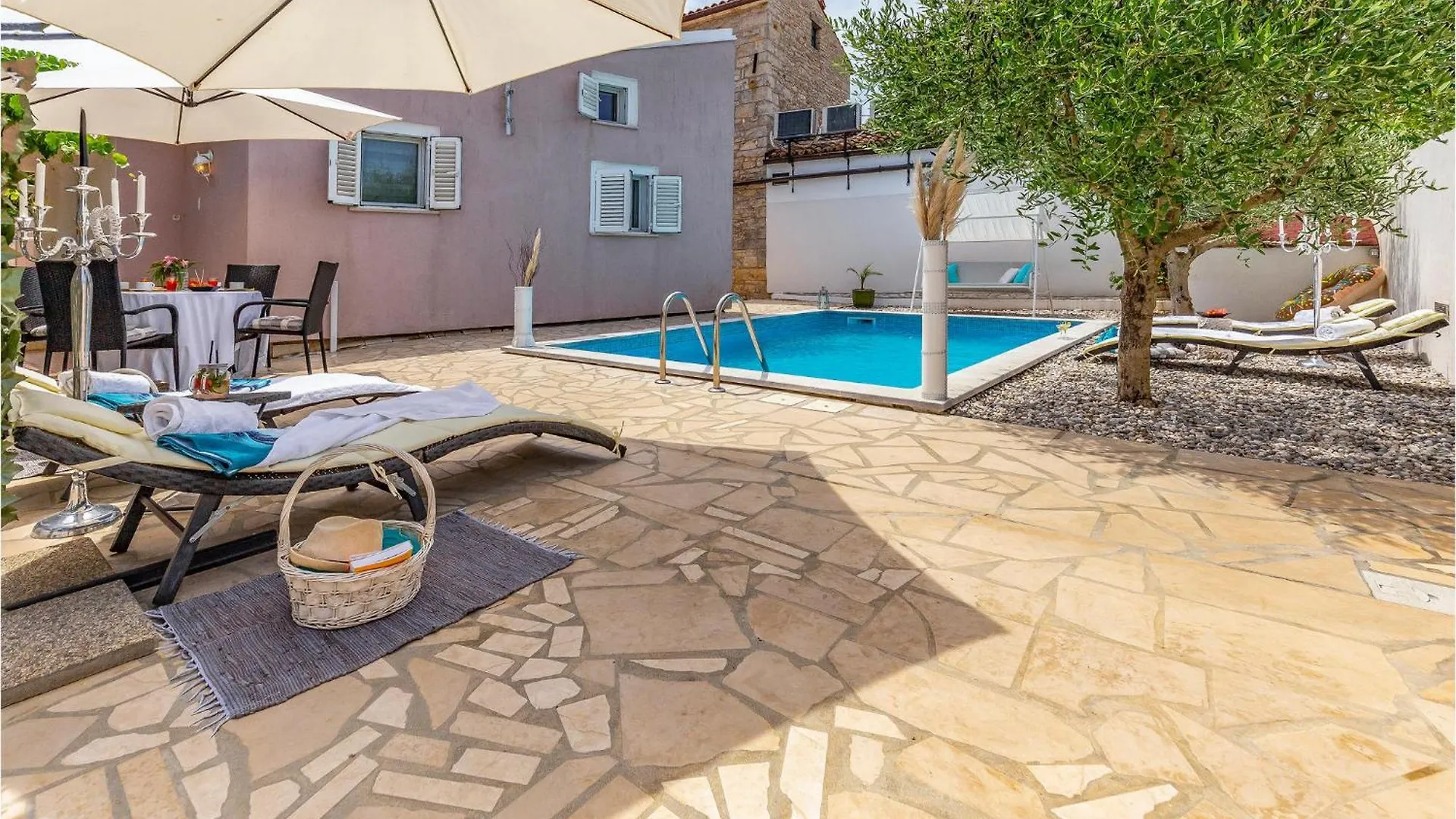 2 Bedroom Stunning Home In Šišan