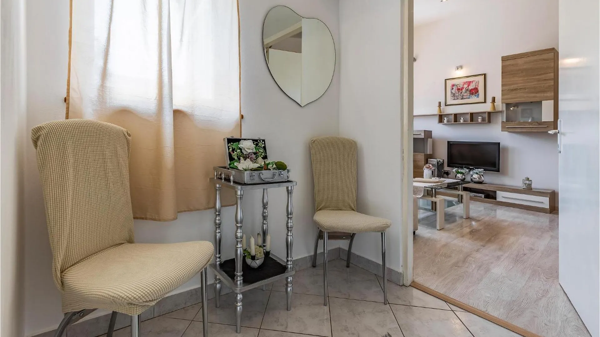 2 Bedroom Stunning Home In Sisan Holiday home