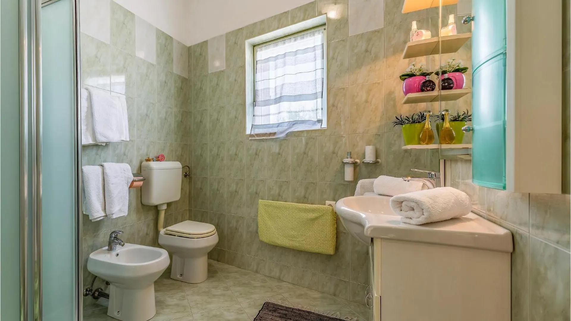 2 Bedroom Stunning Home In Sisan Holiday home